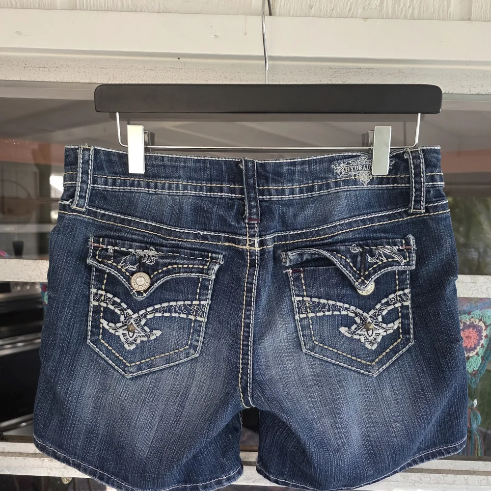 Hydraulic Bailey Low Rise Short 7/8 Dark Blue Jean Shorts with Embroidery